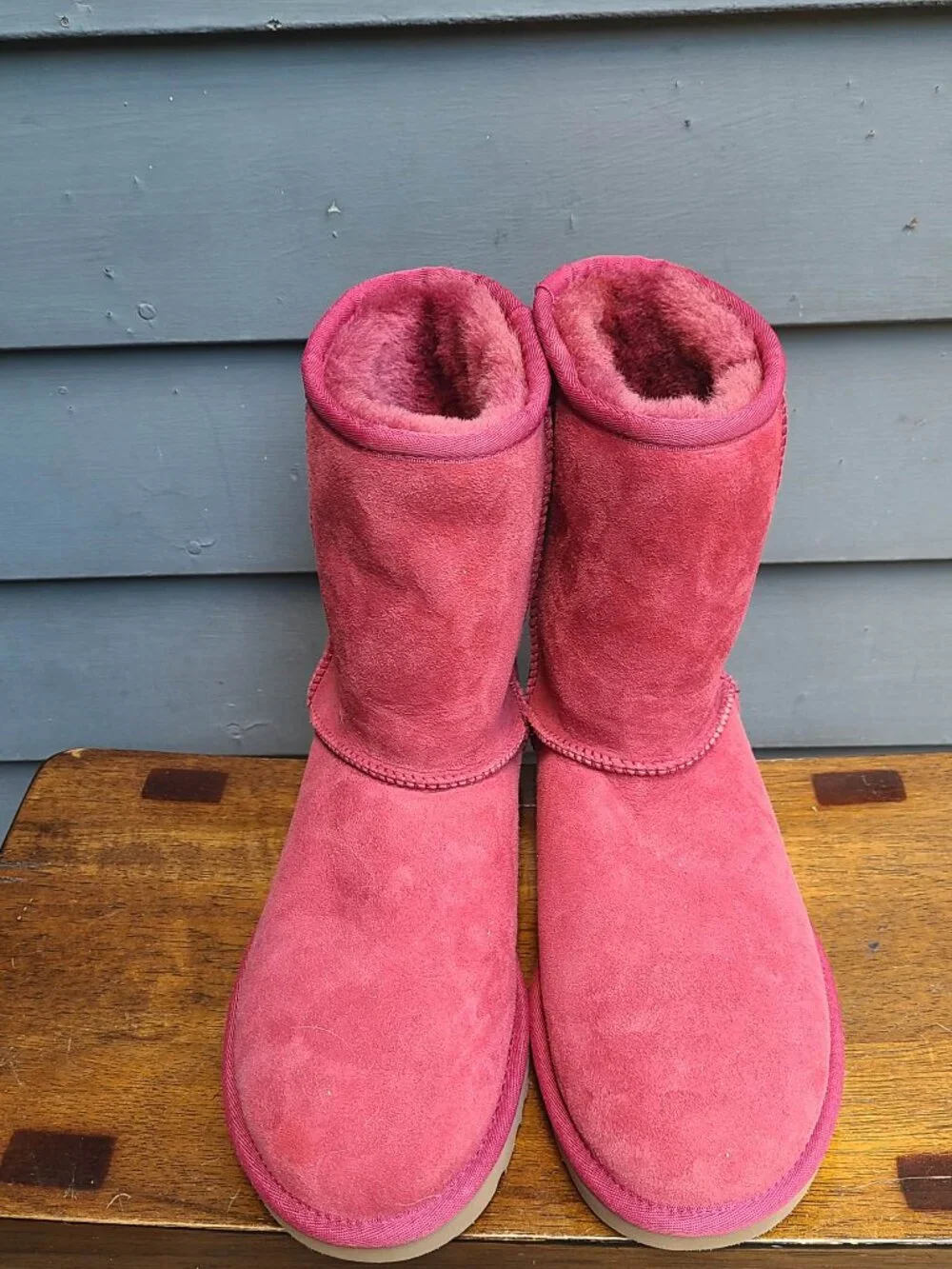 UGG Classic Short Suede Boot in Red Real Shearling NWT size 8